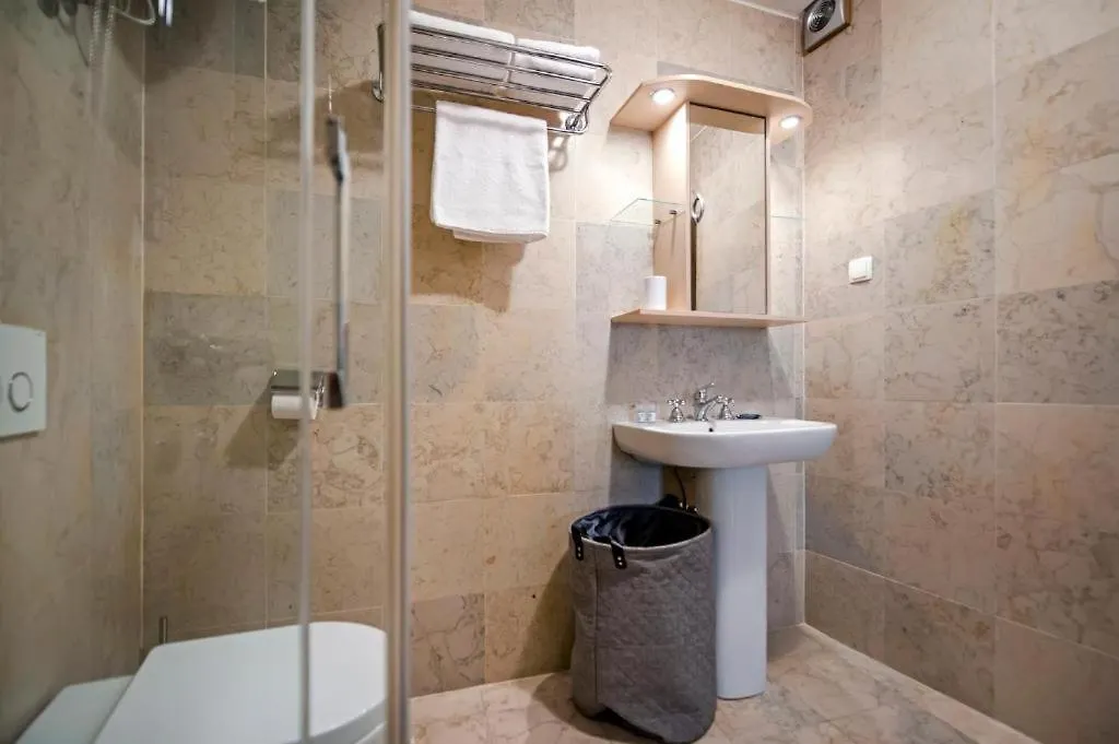 רוביני Antique Studio Oscar III