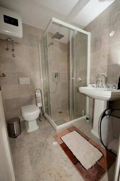 רוביני Antique Studio Oscar III