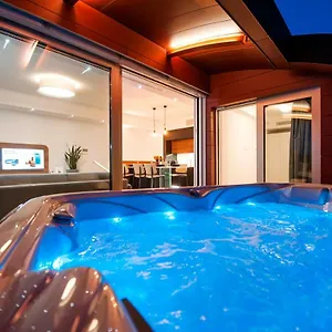 Apartman The Q Superior - A Penthouse With Jacuzzi And Sauna