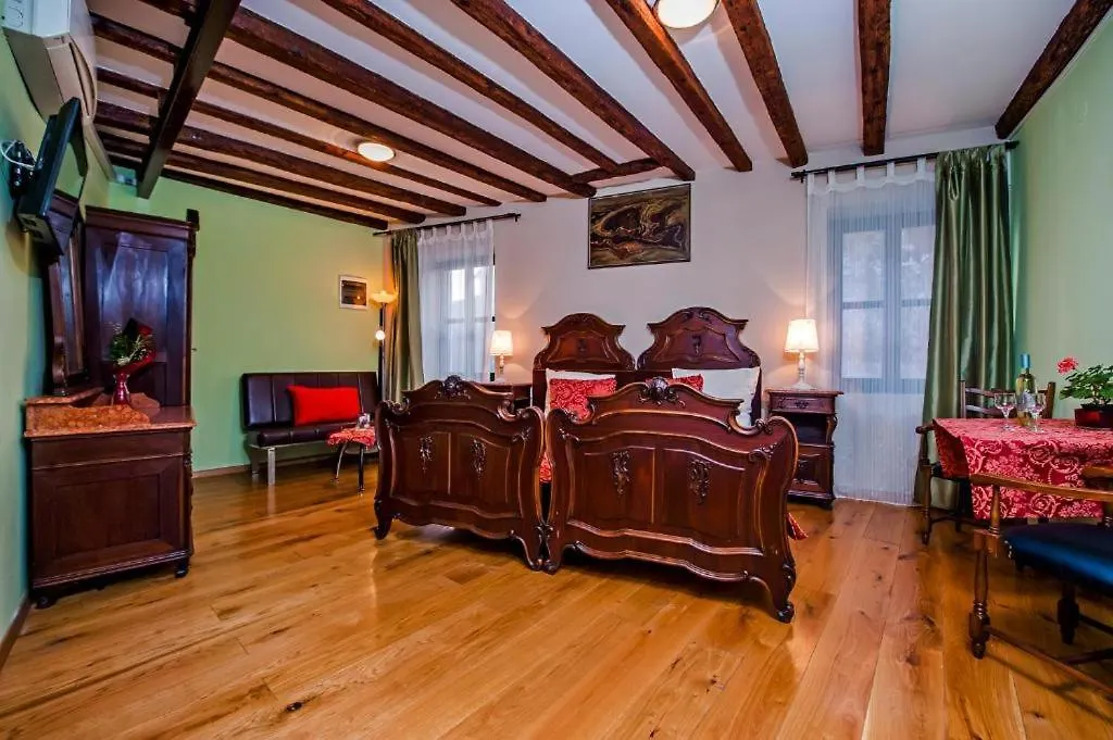 Antique Studio Oscar III Rovinj 0*,  Croatia