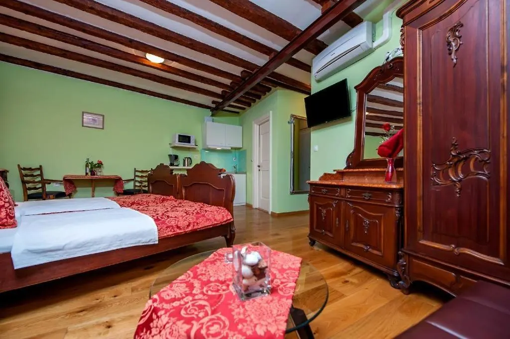 Antique Studio Oscar III Rovinj Apartment