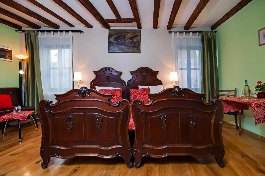Antique Studio Oscar III Rovinj 0*,