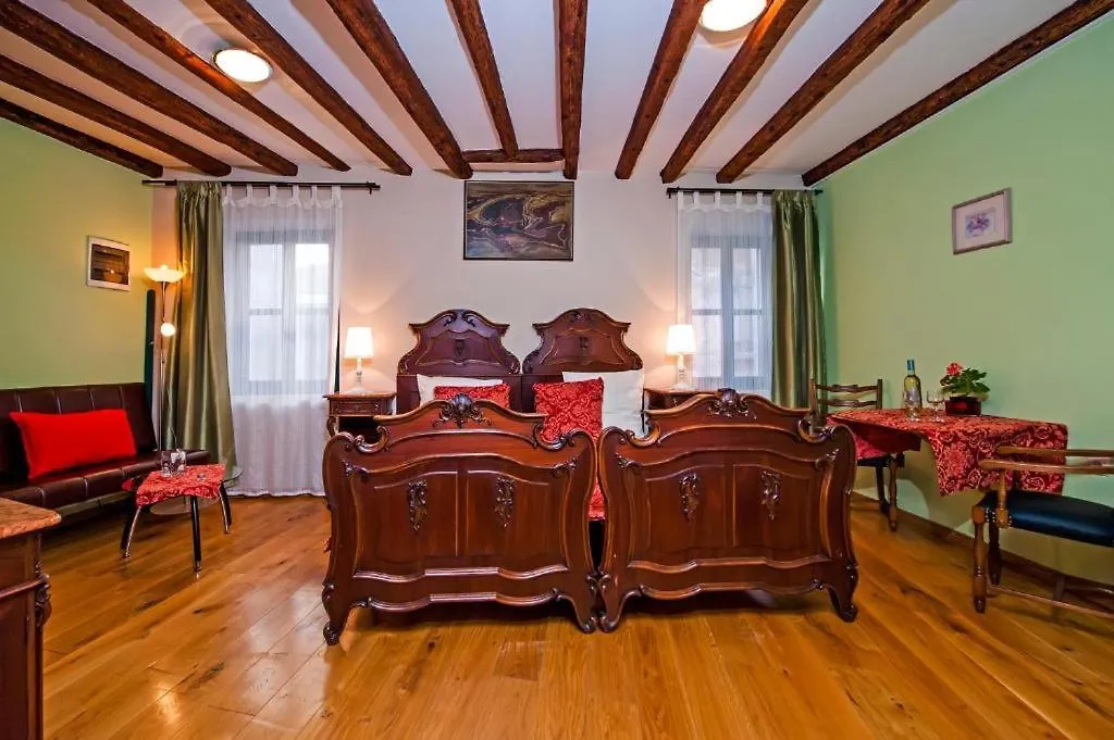 Antique Studio Oscar III Rovinj Apartment