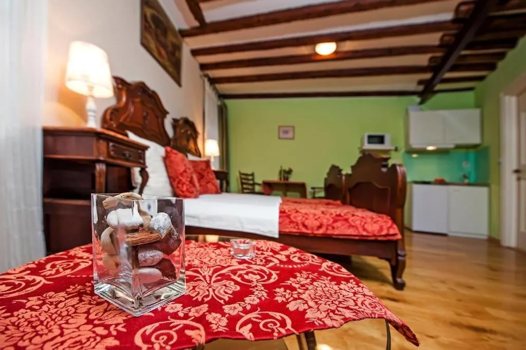 Apartment Antique Studio Oscar III Rovinj Croatia